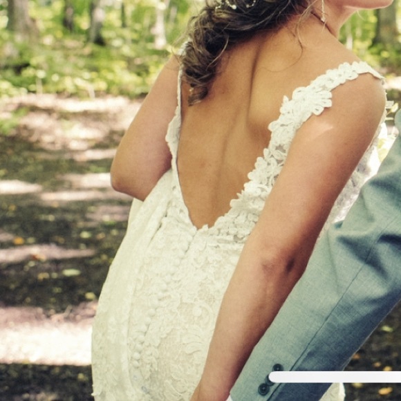 ROSA CLARÁ WEDDING DRESS | ADELA STYLE | LACE WITH OPEN BACK - Picture 2 of 6